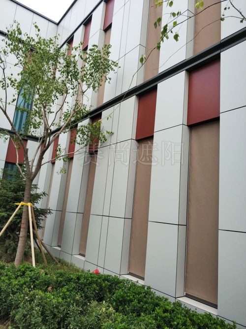 北京新機(jī)場(chǎng)房建二標(biāo)段外裝戶外電動(dòng)卷簾工程