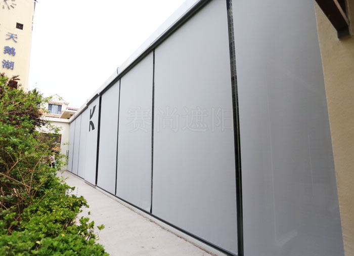 建筑立面玻璃窗應(yīng)用戶外防風卷簾實景圖